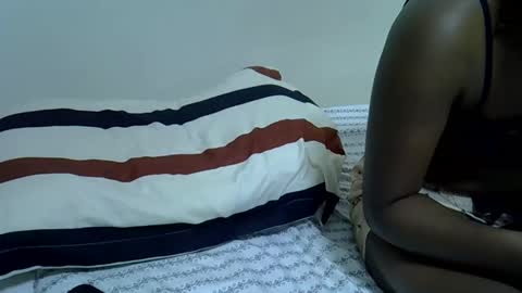 Snapshot of candiemaya chatting on 30, 10, 2025 candiemaya online show from 30, 10, 2025