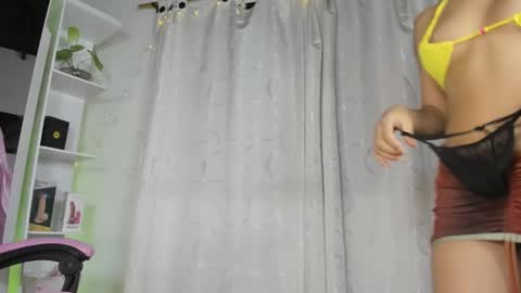 Snapshot of candy_hes chatting on 14, 12, 2024 Nickol online show from 14, 12, 2024