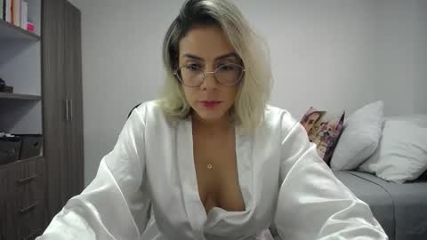 Snapshot of candydowson1 chatting on 7, 5, 2026 Candy Dowson online show from 7, 5, 2026