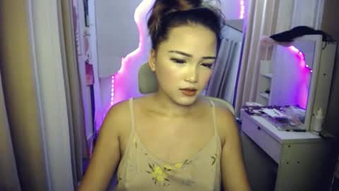 Snapshot of candylovergirl chatting on 21, 4, 2026 leahlex 3 online show from 21, 4, 2026