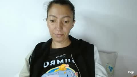 Snapshot of candymilfff chatting on 17, 12, 2025 candymilfff online show from 17, 12, 2025