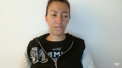 Snapshot of candymilfff chatting on 18, 12, 2025 candymilfff online show from 18, 12, 2025