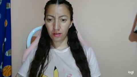 Snapshot of candymilfff chatting on 19, 4, 2026 candymilfff online show from 19, 4, 2026