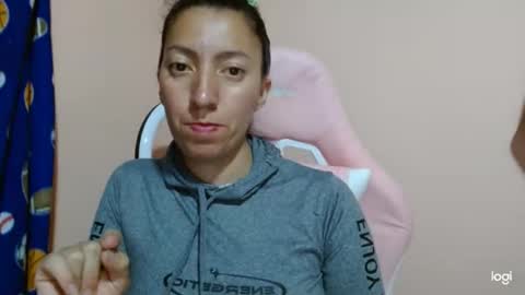 Snapshot of candymilfff chatting on 21, 4, 2026 candymilfff online show from 21, 4, 2026