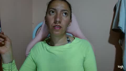 Snapshot of candymilfff chatting on 23, 4, 2026 candymilfff online show from 23, 4, 2026