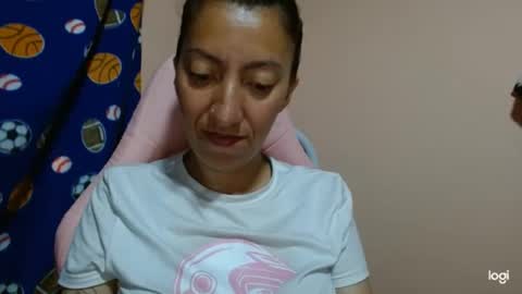 Snapshot of candymilfff chatting on 22, 5, 2026 candymilfff online show from 22, 5, 2026