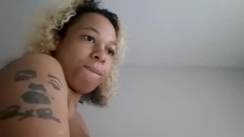 Snapshot of candyredxo2024 chatting on 12, 9, 2025 candyredxo2024 online show from 12, 9, 2025