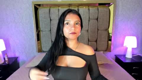 Snapshot of candys_victoria chatting on 2, 10, 2025 Candys Victoria online show from 2, 10, 2025