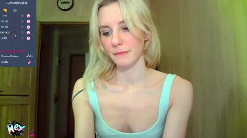 Snapshot of caramel_pie_ chatting on 6, 3, 2025 caramel online show from 6, 3, 2025