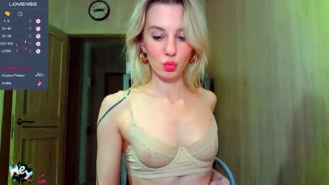 Snapshot of caramel_pie_ chatting on 15, 9, 2025 caramel online show from 15, 9, 2025