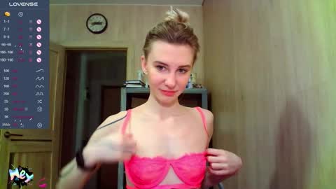 Snapshot of caramel_pie_ chatting on 19, 10, 2025 caramel online show from 19, 10, 2025