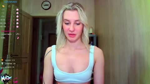 Snapshot of caramel_pie_ chatting on 18, 12, 2025 caramel online show from 18, 12, 2025