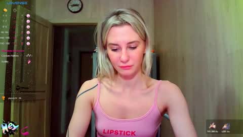 Snapshot of caramel_pie_ chatting on 19, 12, 2025 caramel online show from 19, 12, 2025