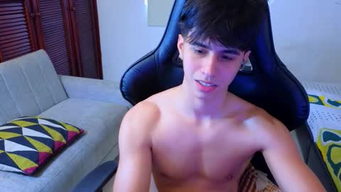 Snapshot of carl_dixon chatting on 12, 11, 2025 carl_dixon online show from 12, 11, 2025