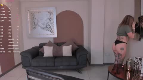 Snapshot of carlabrunni_ chatting on 18, 11, 2025 Carla Bunnis online show from 18, 11, 2025