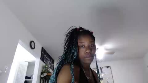 Snapshot of carliecreams chatting on 9, 5, 2026 Carlie online show from 9, 5, 2026