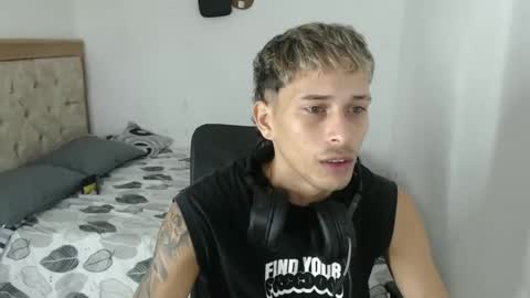 Snapshot of carlossmi01 chatting on 9, 10, 2025 carlossmi01 online show from 9, 10, 2025