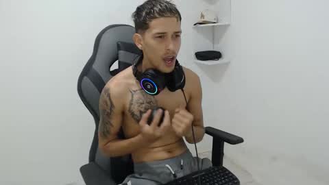 Snapshot of carlossmi01 chatting on 30, 10, 2025 carlossmi01 online show from 30, 10, 2025