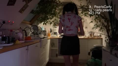 Snapshot of carlypearls chatting on 18, 12, 2025 Carly Pearls online show from 18, 12, 2025