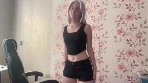 Snapshot of carmenlavelli chatting on 4, 7, 2026 Elina online show from 4, 7, 2026
