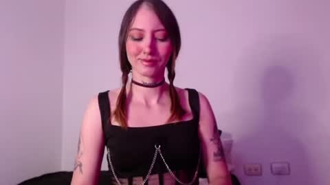 Snapshot of carmennrusso chatting on 16, 10, 2025 carmennrusso online show from 16, 10, 2025