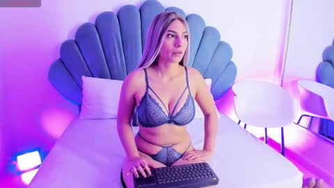 Snapshot of carolainsmith chatting on 4, 10, 2025 Carolain online show from 4, 10, 2025