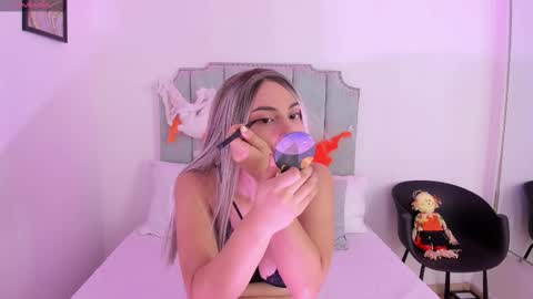 Snapshot of carolainsmith chatting on 2, 11, 2025 Carolain online show from 2, 11, 2025