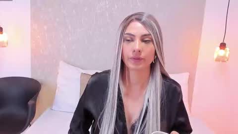 Snapshot of carolainsmith chatting on 1, 12, 2025 Carolain online show from 1, 12, 2025