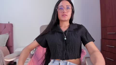 Snapshot of caroliine__ chatting on 5, 12, 2024 Caroline online show from 5, 12, 2024