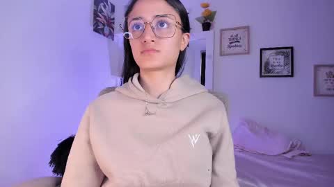 Snapshot of caroliine__ chatting on 19, 2, 2025 Caroline online show from 19, 2, 2025