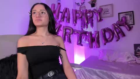 Snapshot of caroliine__ chatting on 11, 3, 2025 Caroline online show from 11, 3, 2025