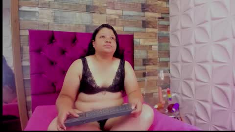 Angie Carolina online show from 9, 2, 2026