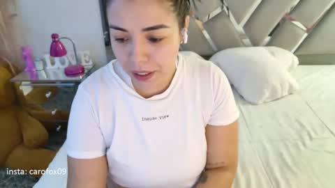 Snapshot of carolinafox_ chatting on 4, 6, 2026 caroline online show from 4, 6, 2026