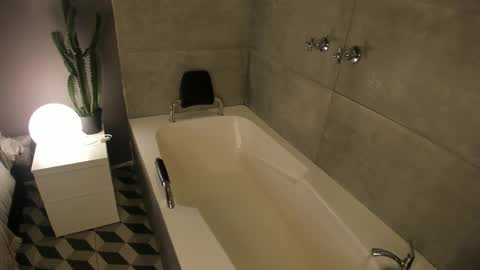  Caroline  online show from 13, 3, 2026