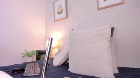 Snapshot of caroline_dh chatting on 17, 6, 2026 Caroline online show from 17, 6, 2026
