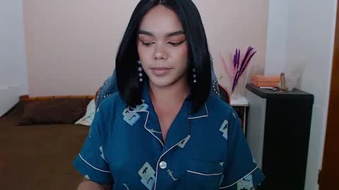 Snapshot of caroline_east chatting on 5, 2, 2025 caroline_east online show from 5, 2, 2025