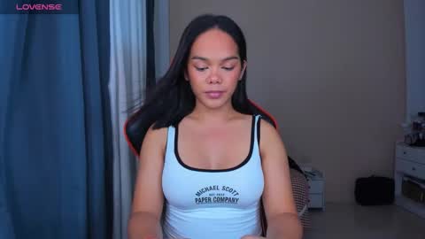 Snapshot of caroline_east chatting on 16, 10, 2025 caroline_east online show from 16, 10, 2025