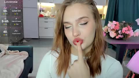 Snapshot of caroline_kiparis chatting on 5, 12, 2024 Caro online show from 5, 12, 2024