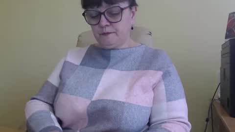 Snapshot of carolinedream_ chatting on 4, 11, 2025 CarolineDream online show from 4, 11, 2025