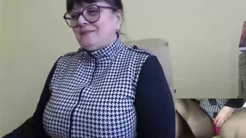 Snapshot of carolinedream_ chatting on 18, 11, 2025 CarolineDream online show from 18, 11, 2025