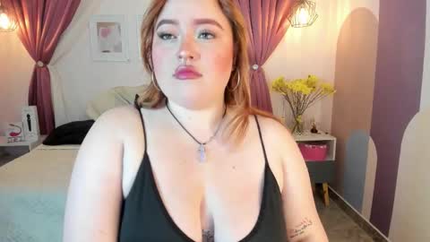 Carolinee  online show from 15, 10, 2025