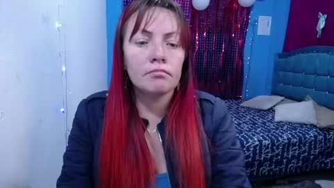 Snapshot of carolinhe_ chatting on 19, 4, 2026 Carolinhe online show from 19, 4, 2026