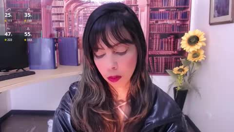 Snapshot of catalella_ar chatting on 1, 10, 2025 Queen Catalella online show from 1, 10, 2025