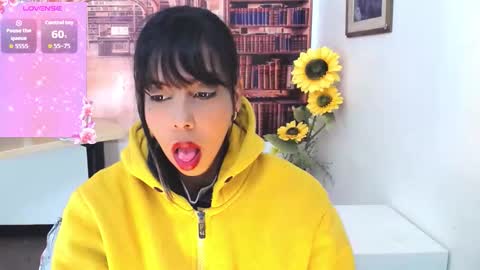 Snapshot of catalella_ar chatting on 17, 10, 2025 Queen Catalella online show from 17, 10, 2025