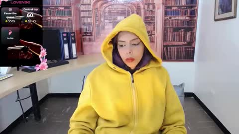 Snapshot of catalella_ar chatting on 19, 12, 2025 Queen Catalella online show from 19, 12, 2025