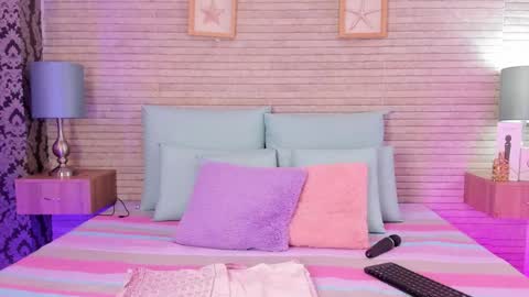 CatalinnaThompson online show from 3, 1, 2025