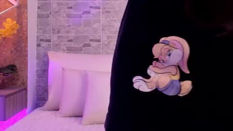 CatalinnaThompson online show from 9, 11, 2025