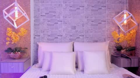 CatalinnaThompson online show from 19, 11, 2025