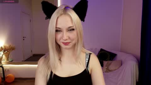 Snapshot of cateyepro chatting on 28, 11, 2025 Anna online show from 28, 11, 2025