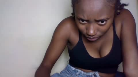 Snapshot of cathia_bella chatting on 6, 7, 2026 cathia_bella online show from 6, 7, 2026